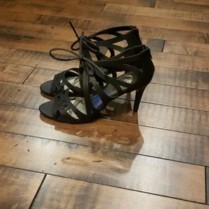 NWOT Impo black lasercut cage heels. Size 7